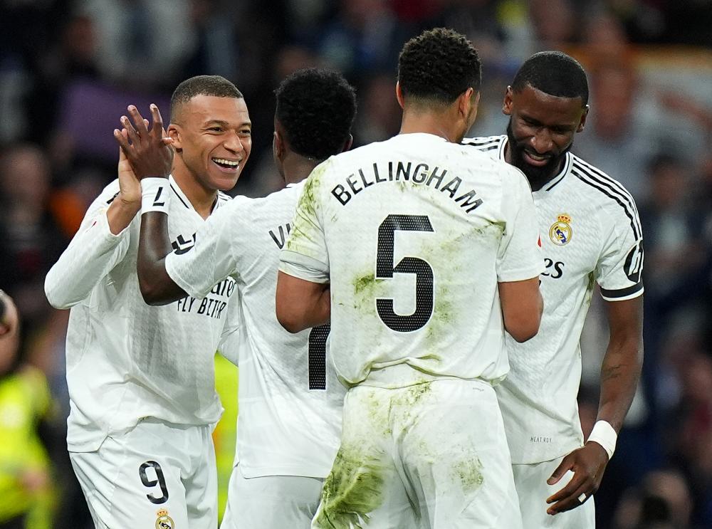 邮报:曼联CEO宣布裁员的同时表达了歉意,一些员工情绪很激动.